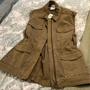 Brand New Aerie cargo vest